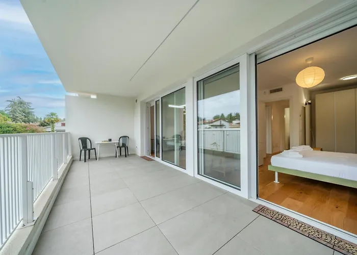 Neos House