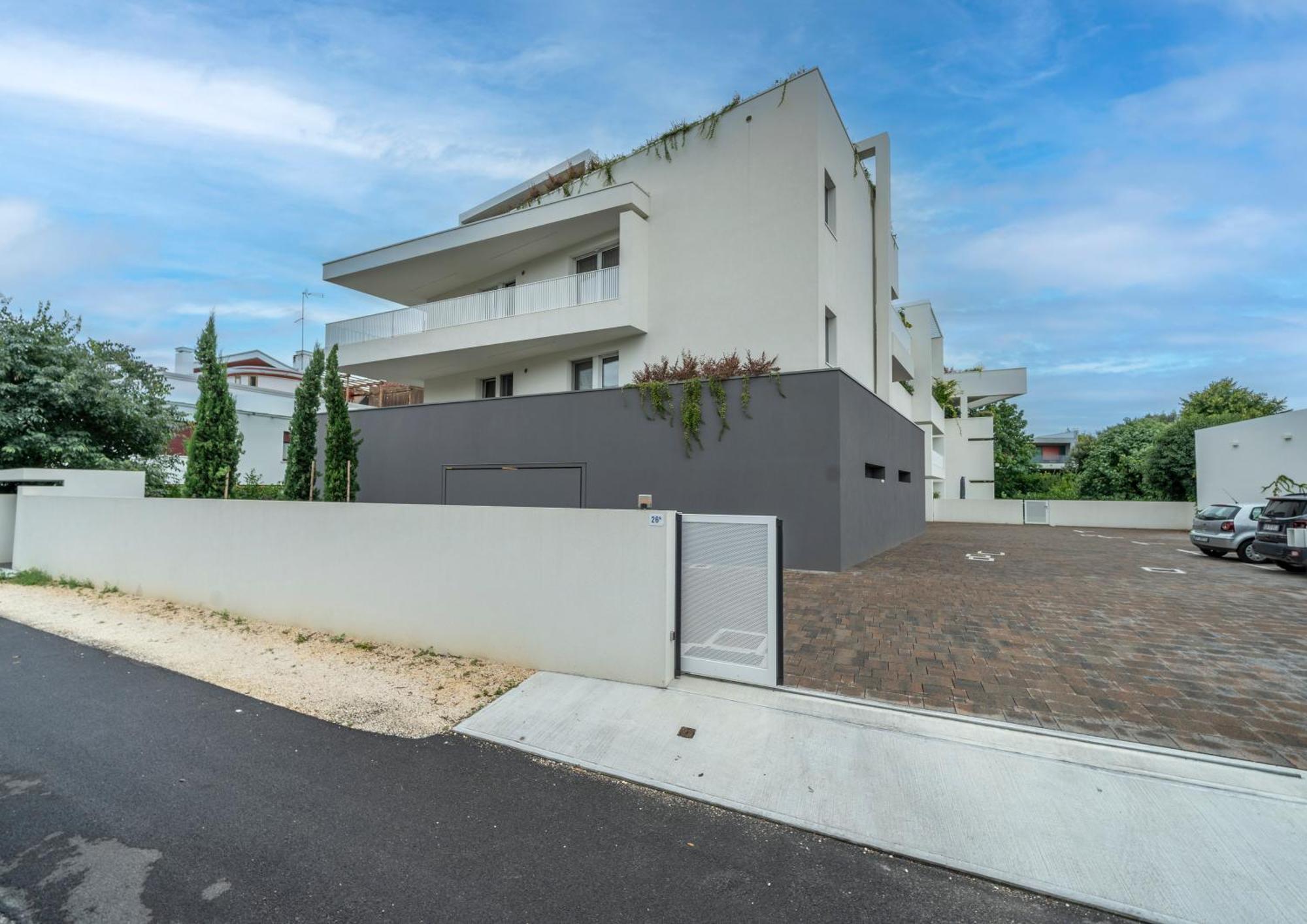 Neos House *
